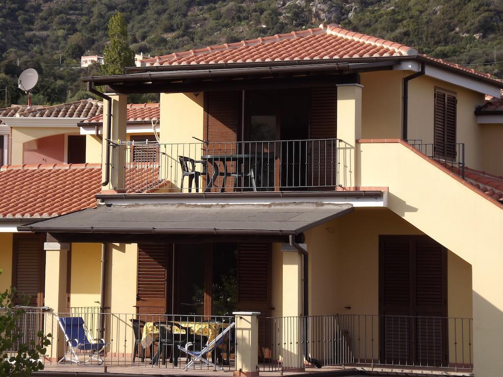 Yellon House Lägenhet Santa Maria Navarrese Exteriör bild